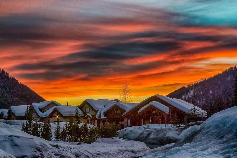 The Pinnacle Lodge Sun Peaks Zewnętrze zdjęcie