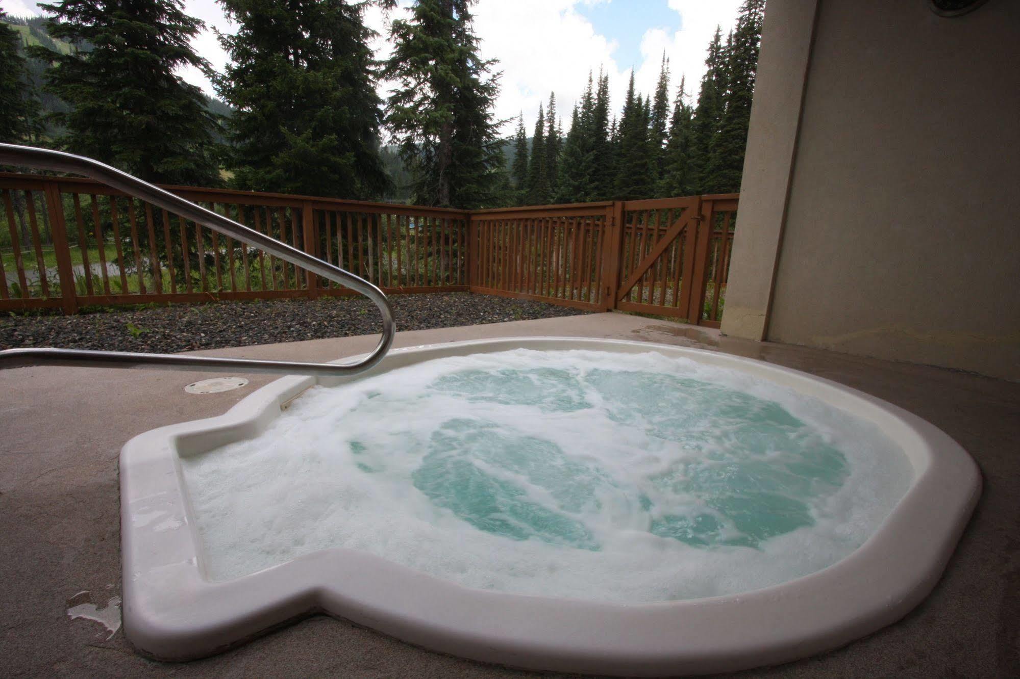 The Pinnacle Lodge Sun Peaks Zewnętrze zdjęcie